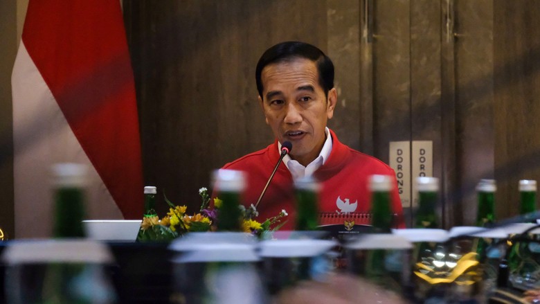 Jokowi Sentil Aparat Daerah Tak Optimal Tangani Karhutla Jokowi Sentil Aparat Daerah Tak Optimal Tangani Karhutla