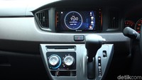 Fitur hiburan New Calya juga dilengkapi dengan fitur lainnya antara lain, New Touchscreen Head Unit (tipe G), New Audio Steering Switch (tipe G), New Under Seat Compartment Tray (tipe G A/T), Illumination on A/T Indicator (tipe G A/T), Driver Seat Back Pocket (tipe G), serta Front Console Box (tipe G).