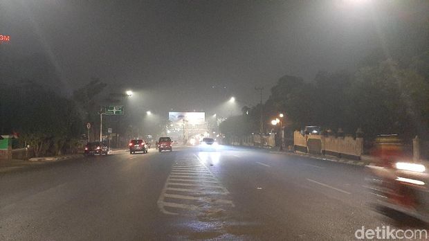 Dampak Kebakaran Lahan, Palembang Diselimuti Kabut Asap