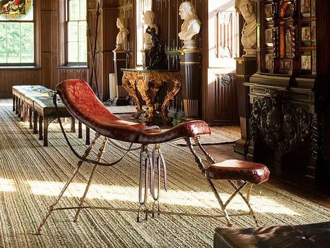 Sosialita Ini Lelang Kursi Seks Seharga Rp 174 Juta untuk Amal