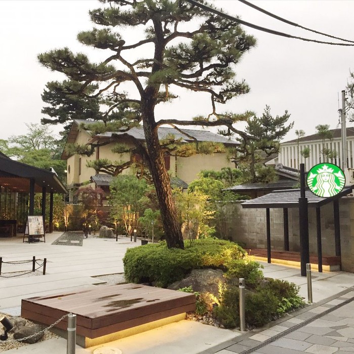Starbucks unik di Jepang