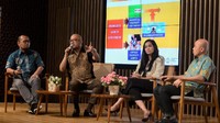 Presiden Direktur Asiana Group Loemongga Haoemasan (kedua kiri) bersama Head of Business Develovment Credo Group Rivanda Natasubrata (kedua kanan) dan Kepala Bidang Penataan Ruang dan Pertanahan Dinas PTSP DKI Jakarta Iwan Kurniawan (kanan) sebagai nara sumber saat diskusi dengan materi Tahapan dan regulasi yang harus diikuti sebelum melakukan usaha di bidang properti Istimewa