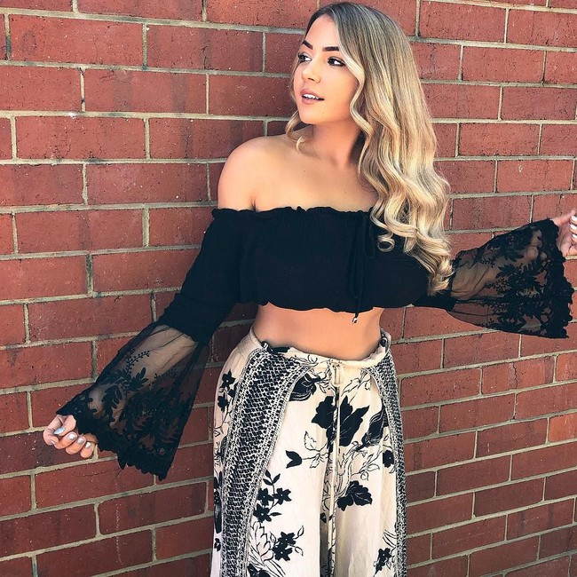 Namun kesuksesan wanita 28 tahun ini dibayangi dengan ujaran kebencian dari para haters di media sosial. Kepada LADBible, pemilik akun Instagram bernama @jemwolfie ini curhat kalau setiap hari ia selalu menerima komentar jahat yang tak jarang membuatnya stres. Foto: Instagram/@jemwolfie