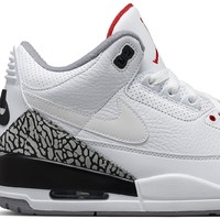 Air Jordan III OG adalah sepatu Michael Jordan yang dipakainya saat dia melakukan slam dunked atas pemain yang pernah dijuluki the best dunkers, Dominique Wilkins. Sepatu yang dipakai Jordan ini harganya US$ 4.500 atau sekitar Rp 62 juta. Foto: Istimewa