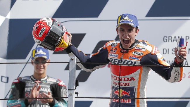 Insiden dengan Valentino Rossi bikin Marc Marquez termotivasi menang di MotoGP San Marino (AP Photo/Antonio Calanni) Insiden dengan Valentino Rossi bikin Marc Marquez termotivasi menang di MotoGP San Marino (AP Photo/Antonio Calanni)