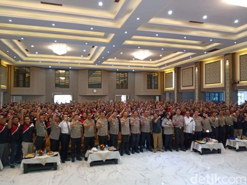Ribuan warganet di Mapolda Jatim/