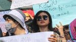 Potret Aksi Massa Menolak RKUHP di Depan DPR