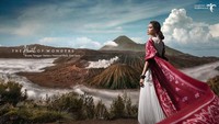 Paras model Indonesia Laras Sekar kembali menghiasi iklan KKW Beauty, produk kosmetik besutan Kim Kardashian (@larasekar/Instagram)