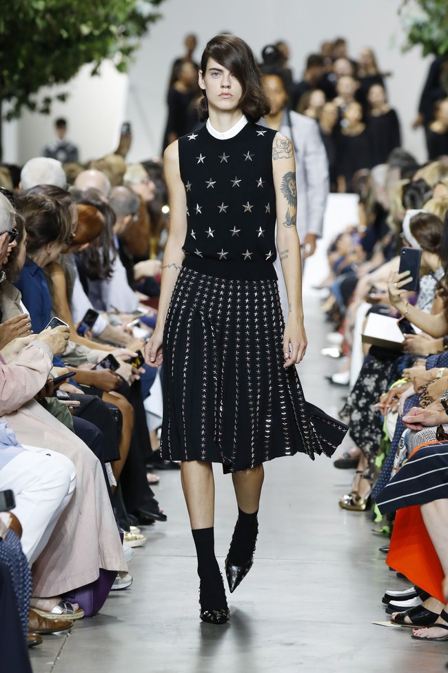 Michael Kors menampilkan koleksi busana yang terinspirasi dari gaya klasik orang Amerika di era 40-an. Fashion show untuk New York Fashion Week Spring 2020 digelar di Brooklyn Navy Yard, Manhattan, New York. Rabu (11/09/2019). Photo by JP Yim/Getty Images.