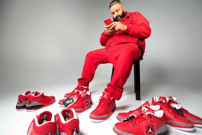 Kolaborasi Nike Air Jordan dengan musisi DJ Khaled juga masuk dalam deretan sneakers termahal di dunia. Sneakers merah ini langsung meroket harganya setelah dirilis. Harga sneakers DJ Khaled x Air Jordan 3 Grateful ini mencapai US$ 25 ribu atau sekitar Rp 349 juta. Foto: Istimewa