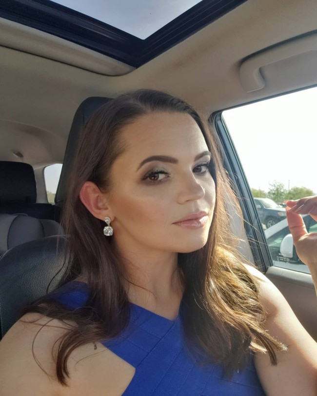 Seperti dilansir New York Post, pihak kontes kecantikan Miss America pun angkat bicara. Pada sebuah pernyataan, pihak kontes mengungkapkan Katie mendistorsi fakta tentang diskualifikasi dirinya. Katie mengelola akun publik Facebook untuk menyuarakan dukungan politik, dan hal tersebut melanggar peraturan kontes kecantikan. Foto: Instagram