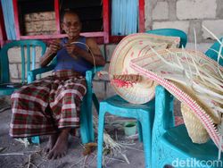 Kakek Ini Setia Puluhan Tahun Membuat Tii Langga
