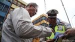 2 Minggu Ganjil Genap, Masih Ada Pengendara Kena Tilang