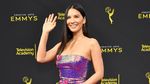 Cantiknya Olivia Munn dengan Dress Warna-warni Bak Barbie