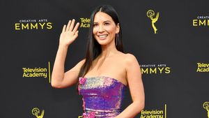 Cantiknya Olivia Munn dengan Dress Warna-warni Bak Barbie