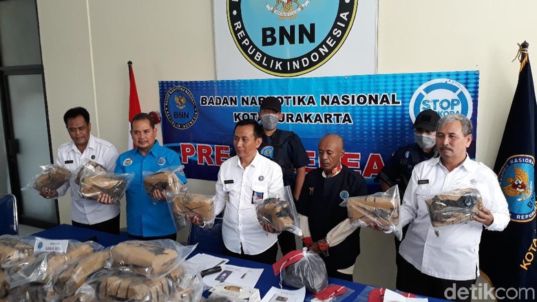 Antar 50 Kg Ganja Naik Bus, Kurir Ditangkap di Solo Antar 50 Kg Ganja Naik Bus, Kurir Ditangkap di Solo