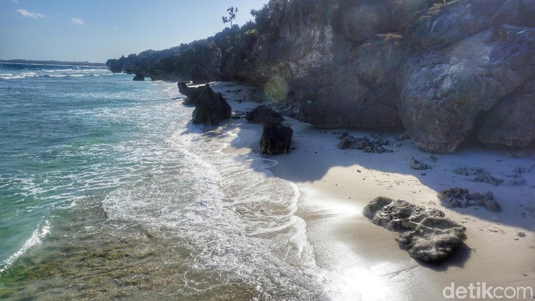 Pantai Eksotis di Rote Serasa Milik Sendiri