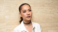 Dalam kesempatan tersebut Bunga Citra Lestari turut ditanyakan pendapatnya terkait ramai makam BJ Habibie dipakai selfie. Pool/Noel/detikFoto.