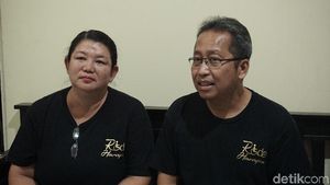 Pasutri Ini Pinjamkan Kursi Roda dan Inkubator Gratis untuk Kaum Tak Mampu