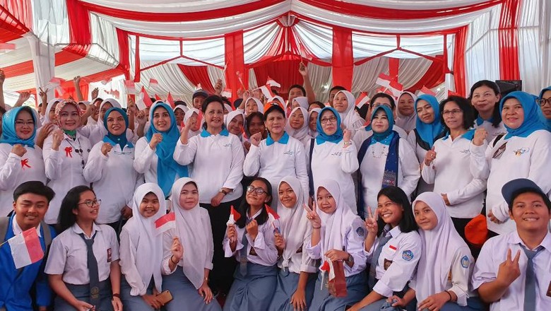 Saat Iriana Bercanda Tawarkan Kaesang ke Anak Sekolah di Bekasi Saat Iriana Bercanda Tawarkan Kaesang ke Anak Sekolah di Bekasi