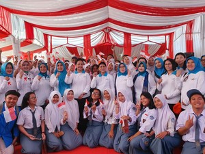 Saat Iriana Bercanda Tawarkan Kaesang ke Anak Sekolah di Bekasi