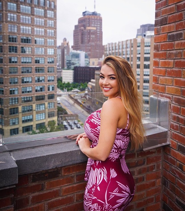 Untungnya, di-bully setiap hari tidak membuat Jem minder atau depresi. Dia justru tetap mem-posting kampanye soal mencintai tubuh dan diri sendiri. Foto: Instagram/@jemwolfie