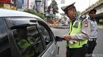 2 Minggu Ganjil Genap, Masih Ada Pengendara Kena Tilang
