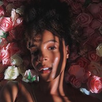 Demi branding dan like, banyak selebgram berusaha maksimal untuk mendapatkan foto yang cantik. Tak sedikit yang menggunakan berbagai properti atau pergi ke tempat menarik. Tapi usaha kebanyakan dari mereka masih kalah dengan Kihmberlie yang foto endorse-nya jadi viral. Foto: Instagram @kihmberlie