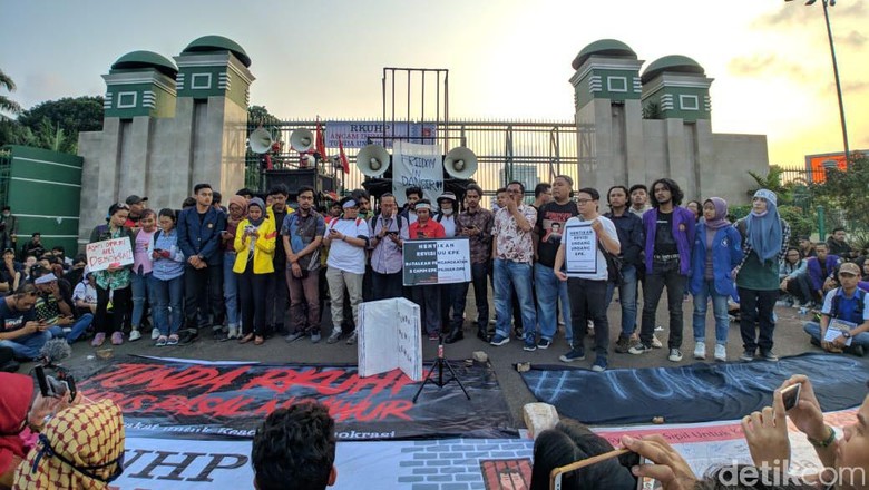 Mengukur Perilaku Antikorupsi Mengukur Perilaku Antikorupsi
