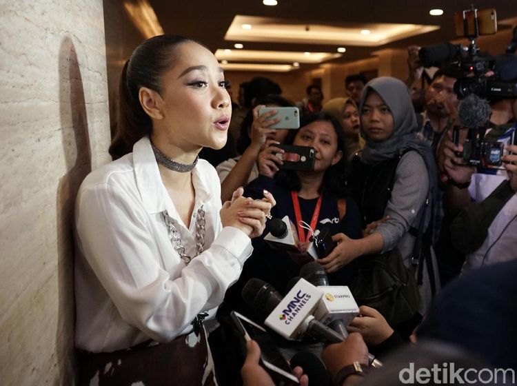 BCL Tak Ingin Komentari Larangan Selfie di Makam BJ Habibie