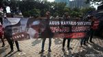Pakai Seragam SD, Massa Dukung Revisi UU KPK