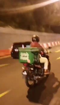 Waduh! Ibu Hamil Ini Ngidam Jadi Driver Ojol yang Antar Makanan