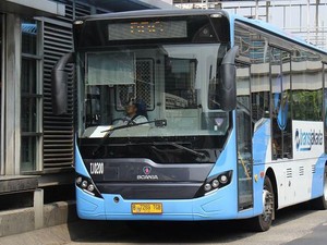 Naik Bus Sambil Kulineran Asyik Gaya Kekinian di Seputar Halte