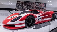 Dipercaya model terbaru Porsche ini akan mengusung mesin V12 hybrid, yang mampu menyemburkan 1.160 tenaga kuda. Foto: Pool (Motoring)