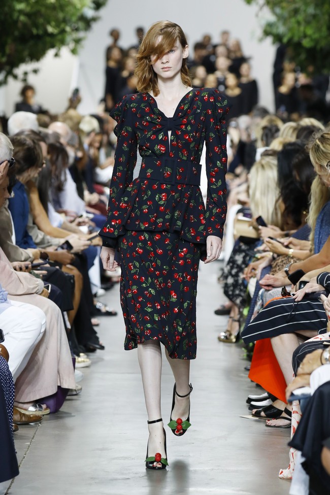 Michael Kors menampilkan koleksi busana yang terinspirasi dari gaya klasik orang Amerika di era 40-an. Fashion show untuk New York Fashion Week Spring 2020 digelar di Brooklyn Navy Yard, Manhattan, New York. Rabu (11/09/2019). Photo by JP Yim/Getty Images.