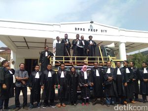 Kalangan Advokat Yogya Turun Jalan Menolak Revisi UU KPK