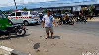 Disinilah aksi MU membakar motornya karena tak terima ditilang oleh Polisi. Rupanya, setelah menjalani pemeriksaan motor itu bodong.