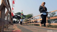 Jembatan ini merupakan jalur alternatif untuk menghindari kemacetan bagi warga dan diperuntukkan hanya bagi pejalan kaki dan pengguna kendaraan roda dua.