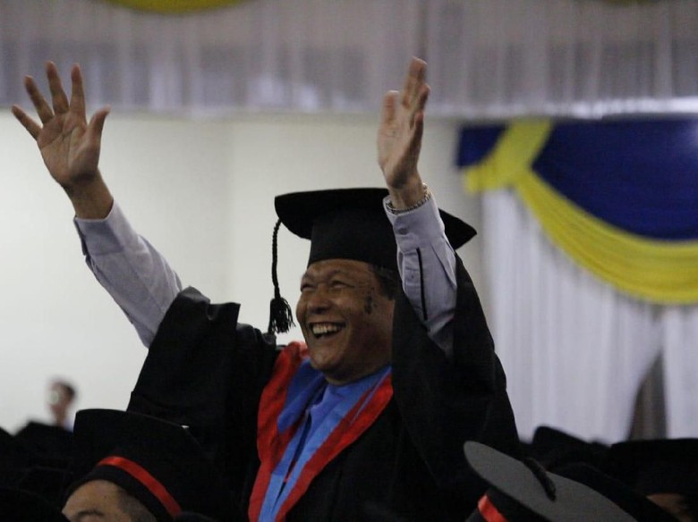 Wisuda Ke-120 ITS Surabaya, Wisudawan Tertua Berusia 71 Tahun Wisuda Ke-120 ITS Surabaya, Wisudawan Tertua Berusia 71 Tahun