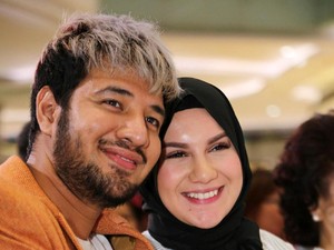 Saling Menguatkan dengan Ungkapan Cinta Irish Bella dan Ammar Zoni