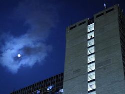 Foto Pemandangan Indah Bulan Purnama Langka