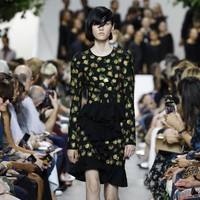 Michael Kors menampilkan koleksi busana yang terinspirasi dari gaya klasik orang Amerika di era 40-an. Fashion show untuk New York Fashion Week Spring 2020 digelar di Brooklyn Navy Yard, Manhattan, New York. Rabu (11/09/2019). Photo by JP Yim/Getty Images.