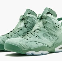 Nike Air Jordan juga pernah merilis koleksi sneakers berkolaborasi dengan rapper Macklemore. Harga sepatu Macklemore x Air Jordan 6 mencapai US$ 25 ribu atau sekitar Rp 349 juta. Foto: Istimewa