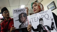 Sejumlah relawan Jokowi Mania (JoMan) melaporkan Majalah Tempo ke Dewan Pers. Alasannya, cover Majalah Tempo dinilai menghina Presiden Joko Widodo (Jokowi) karena menggambarkan Jokowi seperti tokoh fiksi Pinokio, Jakarta, Senin (16/9/2019).
