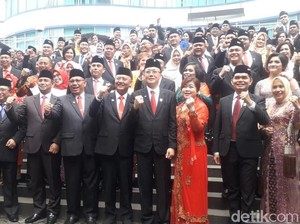 Sopir Ojol yang Jadi Anggota DPRD Medan Ini Janji Benahi Jalan-Parit