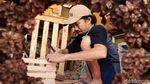 Manfaatkan Limbah Kayu untuk Kerajinan