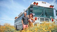 Sudah banyak tempat cantik yang dikunjungi pasangan ini. Mereka membagikan momen keseruan travelingnya lewat media sosial Instagram. (Instagram/@tioaventurabus)