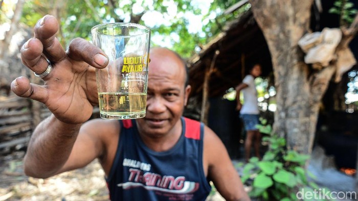 Sopi merupakan minuman tradisional beralkohol dari wilayah Nusa Tenggara Timur (NTT). Seperti apa proses pembuatan minuman ini? Yuk, lihat.