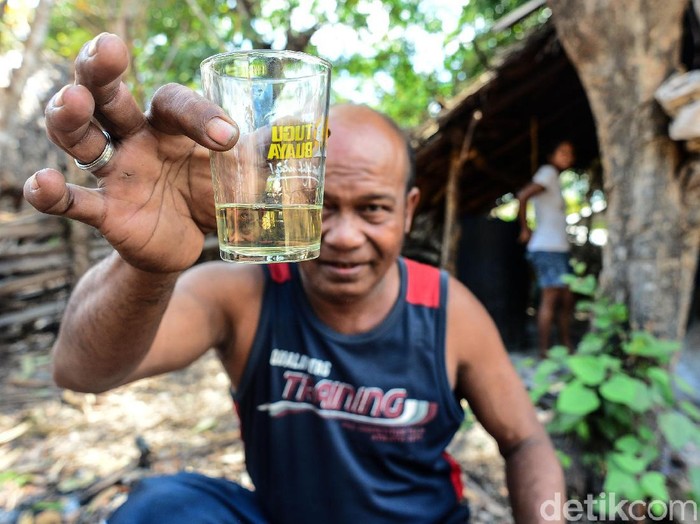 Sopi merupakan minuman tradisional beralkohol dari wilayah Nusa Tenggara Timur (NTT). Seperti apa proses pembuatan minuman ini? Yuk, lihat.