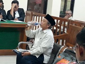 Pelawak Qomar Hadapi Vonis Pemalsuan Surat Keterangan Lulus Doktor
